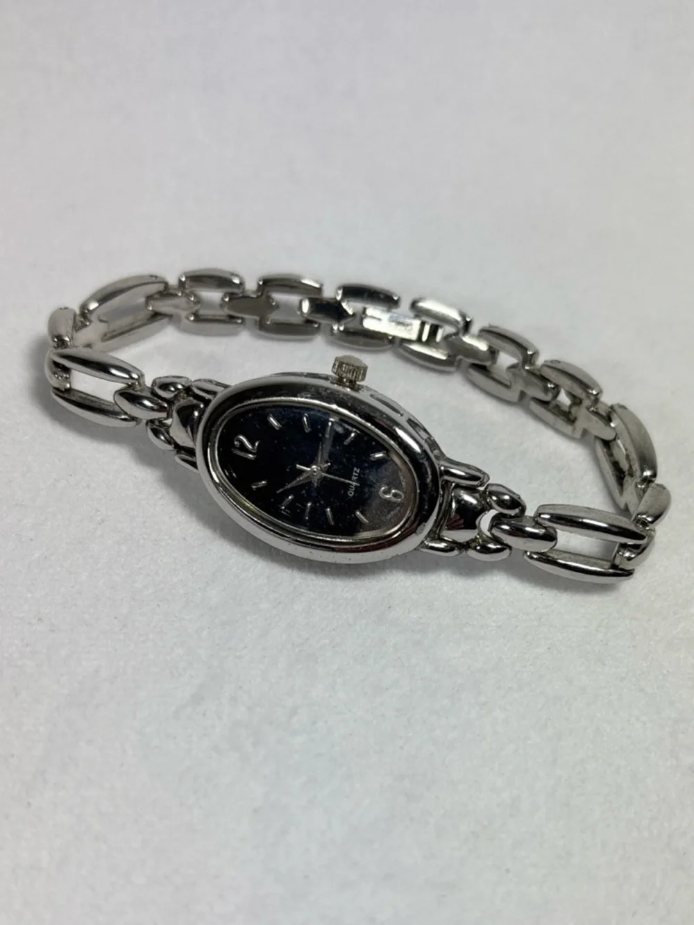 Women's Silver Chain-Link Watch with Black Dial Vintage New Battery**